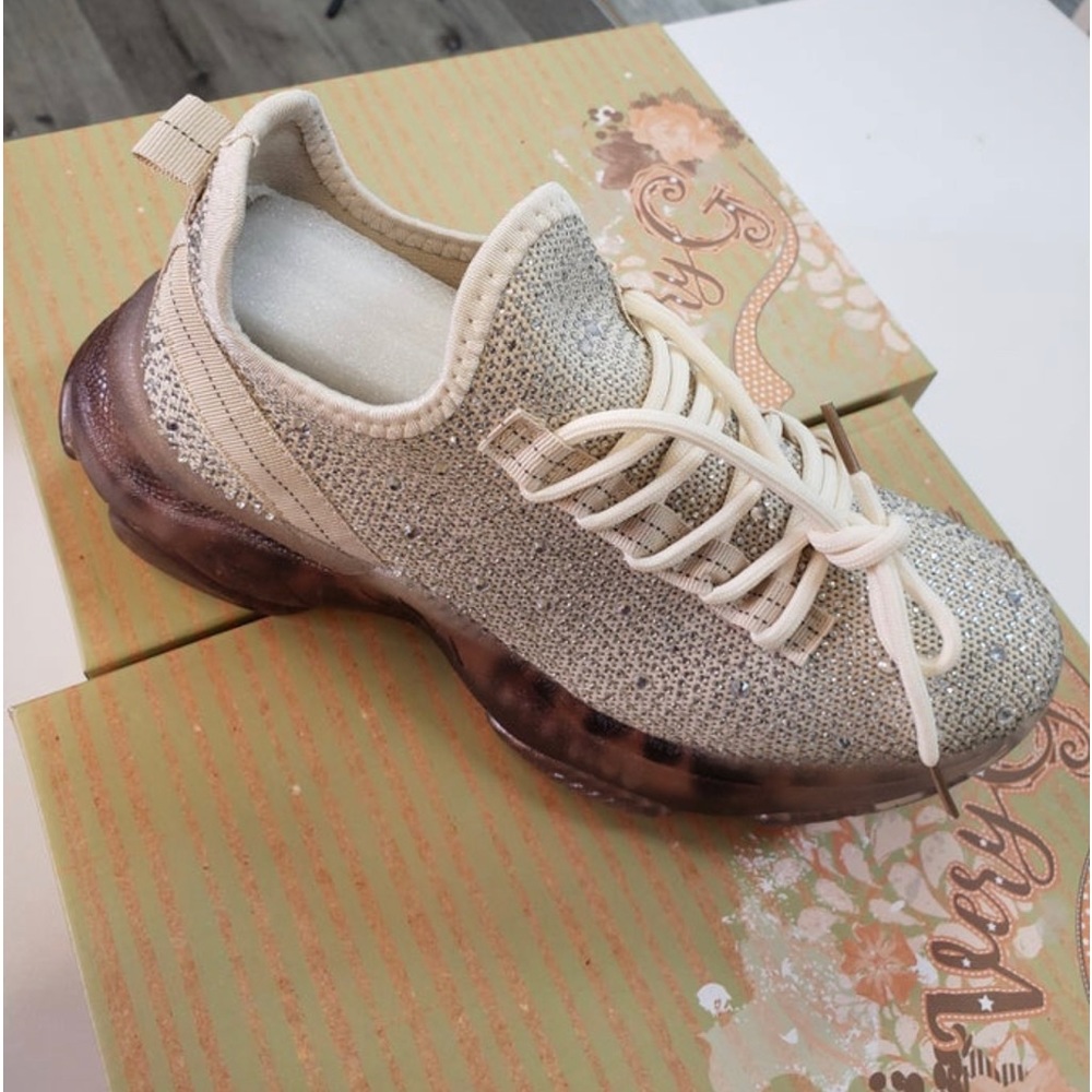 Very G HELLA Cream Rhinestone Leopard Sole Womens  Sneakers size 10 fits like 9.